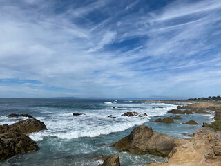 Rochers sur la côte pacifique sauvage, Péninsule de Monterey, Californie, Etats-Unis 