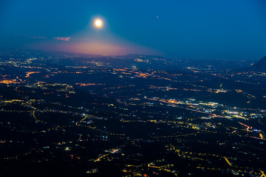 Fototapeta Panoramic night view of the city from above