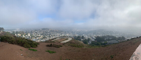 Vue panoramique de San Francisco dans la brume, Etats-Unis
