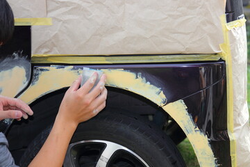 事故車の塗装　パテ埋め磨き作業