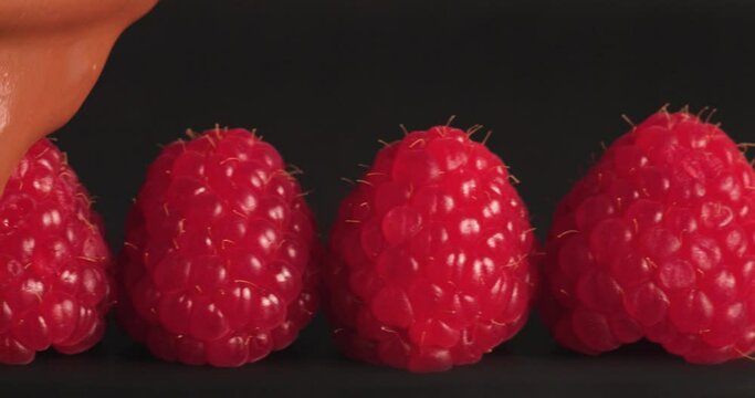 Coating raspberries with liquid chocolate
