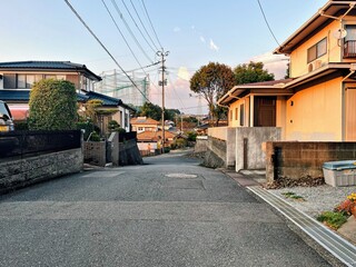 日本の風景　夕暮れ時の住宅街