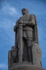 Fototapeta na wymiar The Bismarck monument in the old Elbpark in Hamburg