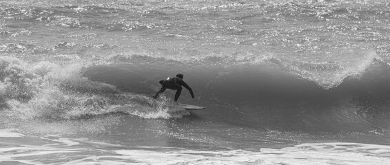 Black and white photo of a surfer on a beautiful wave at the spot de la sauzaie, Vendée, FRANCE.