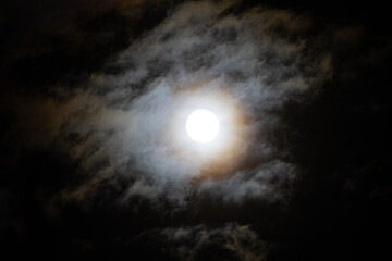 Vollmond am 28. Oktober 2023 in Deutschland, Kalletal kurz vor der partiellen Mondfinsternis mit Wolken