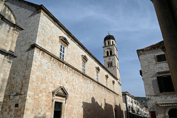Fototapeta na wymiar L'église franciscaine et le monastère de la vieille ville de Dubrovnik