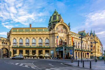 Fototapeta na wymiar Municipal House (Obecni Dum) on Republic square, Prague, Czech Republic