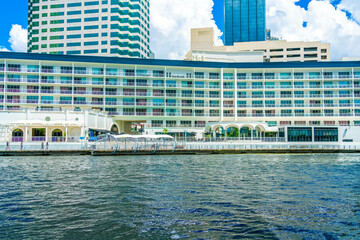 Obraz premium Blue building in Tampa Florida on water