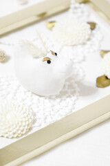 辰年の年賀状素材　白と金色のソフトなイメージの背景