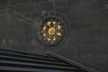 Vitral iluminado iglesia