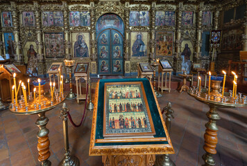 Fototapeta na wymiar The interior of the Church of the Transfiguration of the Lord and the Praise of the Most Holy Theotokos in the ancient city of Uglich