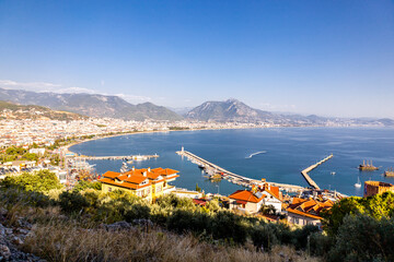 Entdeckungsdurch durch die Stadt Alanya mit ihrer imposanten Burg an der Türkischen Rivera -...