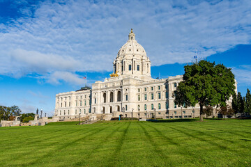 Fototapeta na wymiar Side view of facade of the Capitol building in the state of Minnesota in Saint Paul, MN