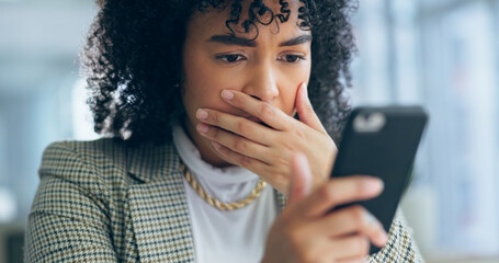 Business woman, reading phone and shocked for news, social media post or marketing error in office. Young african employee confused, surprise and stress on mobile for scam, mistake or wrong email - obrazy, fototapety, plakaty