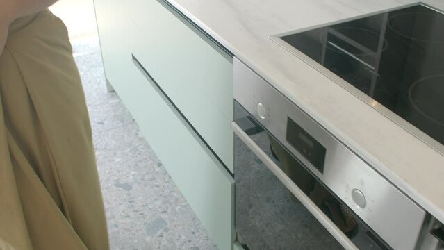 An architect offers a comprehensive room tour, focusing on the kitchen area, and elaborates on the development of a complete ergonomic design solution. Efficiency of its layout and features. 