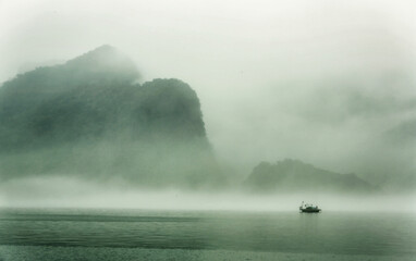 Ha Long Bay is famous for its beautiful beauty in northern Vietnam. In the mist, it looks like watercolor paintings