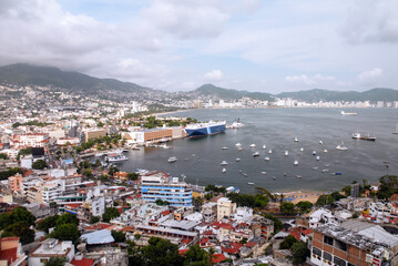 Fototapeta na wymiar Acapulco Mexico, View of the Port and La Costera, panoramic view, Pacific Ocean, travel, tourism