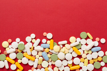 Fototapeta na wymiar Different medical pills and capsules on color background, top view
