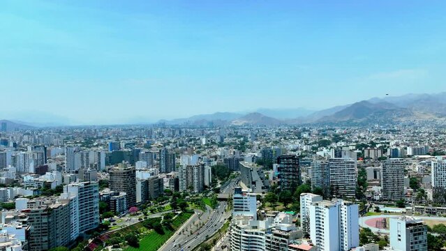 Hyperlapse en un d&iacute;a soleado vemos la ciudad de Lima en todo su esplendor