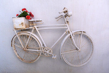 Fototapeta na wymiar Old retro white bike attached to a wall