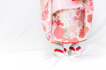七五三の着物を着た女の子の足（3歳、日本人）