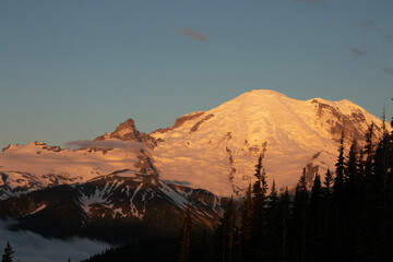 Naklejka premium sunset in the mountains