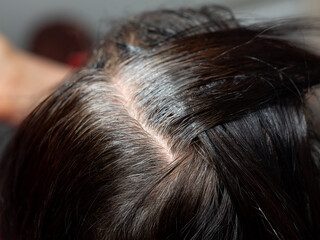 Obraz premium Close-up of dyeing hair