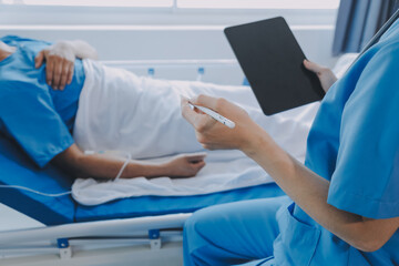 Obraz premium Injured patient showing doctor broken wrist and arm with bandage in hospital office or emergency room. Sprain, stress fracture or repetitive strain injury in hand. Nurse helping customer. First aid.