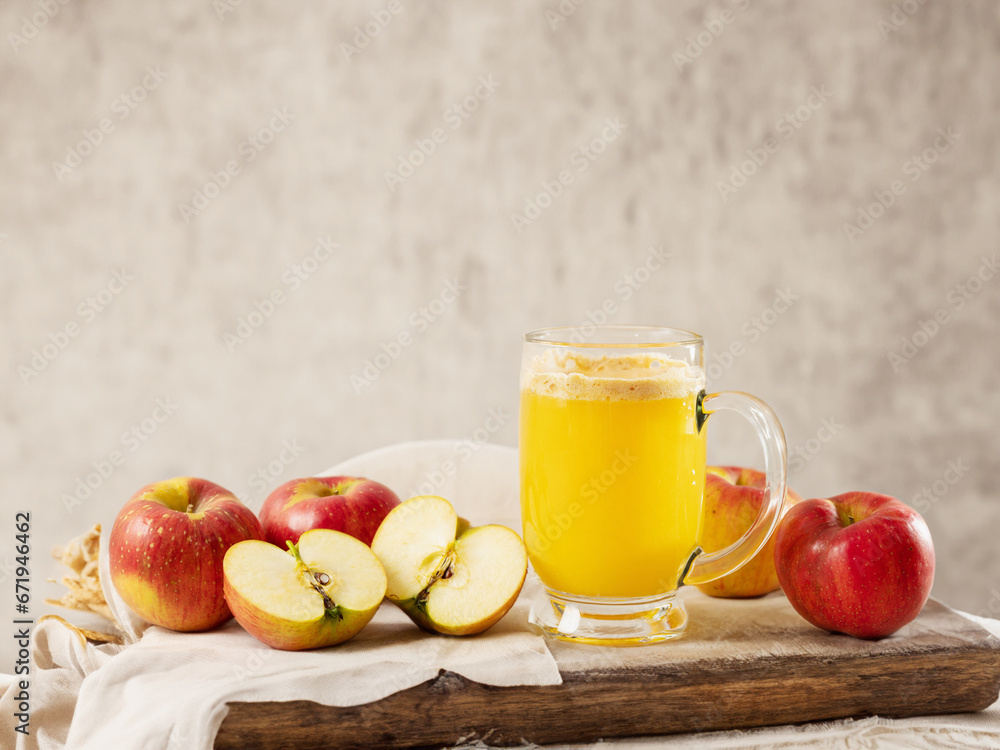 Wall mural sliced apples and fresh fruit juice