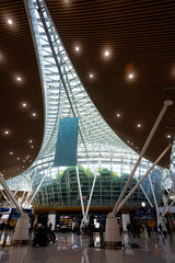 Obraz premium Beautiful glass architecture at Kuala Lumpur Airport, Malaysia マレーシア クアラルンプール空港の美しいガラス建築