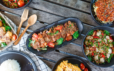 Including Thai, Northeastern and international food.