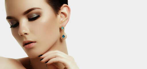 Fototapeta premium Beauty and fashion concept. Beautiful woman with jewelry
