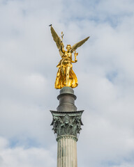 Fototapeta premium golden peace angel Friedensengel in Muenchen City Statue Munich fountain