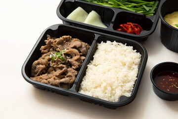 Bulgogi and vegetable set, delivery packaged food