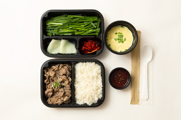 Bulgogi and vegetable set, delivery packaged food