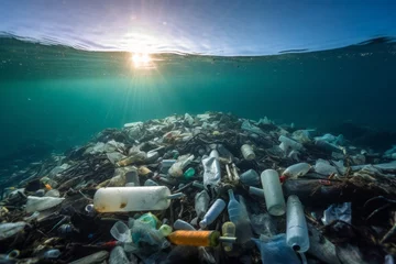Schilderijen op glas Plastic waste and bottles garbage undersea or in the ocean © Denis
