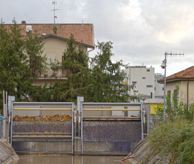 Fototapeta na wymiar detail of a lock in a canal called lunense