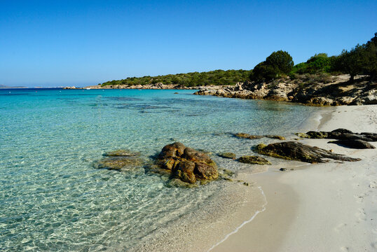 Veduita della spiaggia di Cala Sabina sulla costa di Golfo Aranci