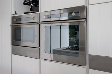 Built-in stainless steel oven in Large luxury kitchen