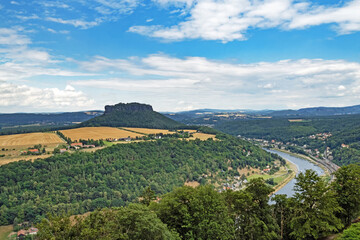 Fototapeta na wymiar Luftaufnahme der Stadt Königstein und den Tafelberg Lilienstein an der Elbe in der Sächsischen Schweiz, Deutschland