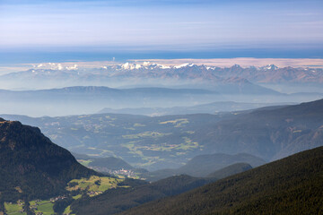 Blick von der Seceda auf Kastelruth und Eisacktal, Gröden, Südtirol