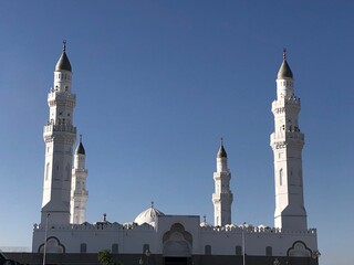 Fototapeta na wymiar Kuba Mosque in Medina Landscape