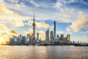 Obraz premium Shanghai city buildings skyline and river at sunrise