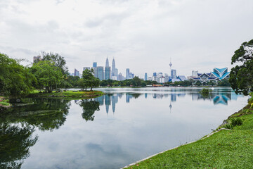 Naklejka premium Taman Tasik Titiwangsa (Titiwangsa Lake Park), Kuala Lumpur, Malaysia