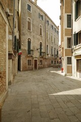 Fototapeta na wymiar Bustling Italian cityscape with narrow, cobblestone streets lined with buildings in Venice