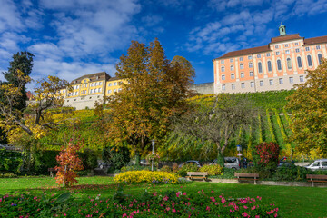 Urlaub am Bodensee: Die schöne historische Stadt Meersburg - Blick von der Uferpromenade...