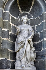 Frauenfigur am Schloss im Bergpark auf der Wilhelmshöhe in Kassel