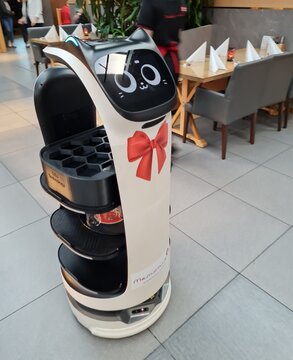 BellaBot Servierroboter im Buffet Restaurant MemorieZ