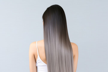 Obraz premium The rear view of a young woman with sleek, silver long hair, photographed in a studio with a white background and professional lighting. Generative AI.