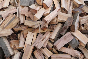 Poster de jardin Texture du bois de chauffage stacked dry firewood as a background